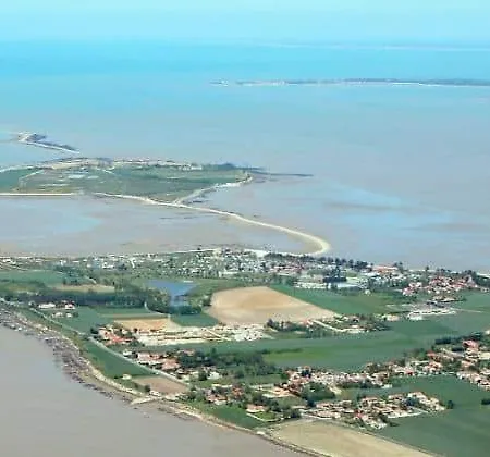 Chalet Agreable En Bord En De Mer. Port-des-Barques Exterior foto